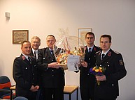 Kamerad Biermann (3. vl) wurde für 40 Jahre treue Dienste in der Feuerwehr ausgezeichnet