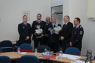 Kamerad Michel (2. vl) und Kamerad Biermann (3. vr) erhielten die Anstecknadel der Stufe II in Würdigung zwanigjähriger aktiver Mitarbeit